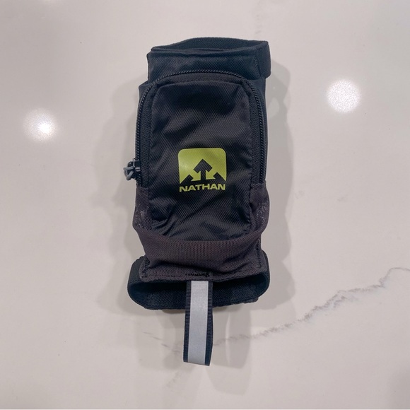 Nathan QuickSqueeze Insulated Handheld Bottle - Picture 1 of 5